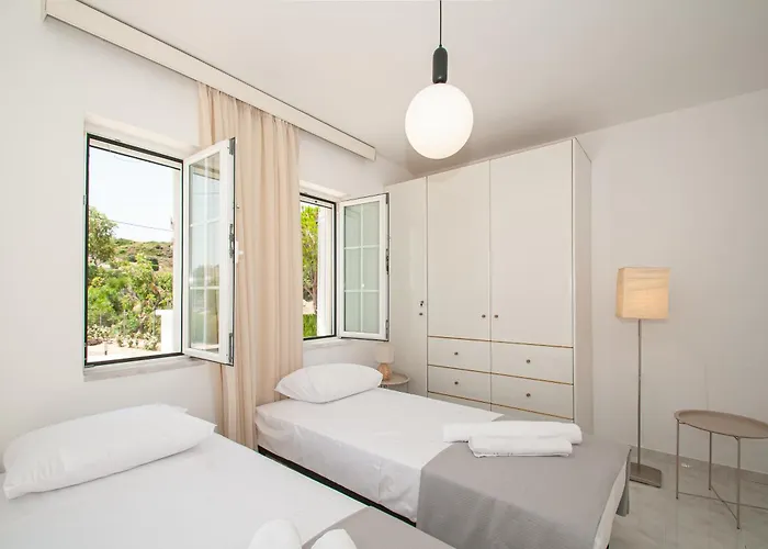 Βίλα J&k Καλυθιές