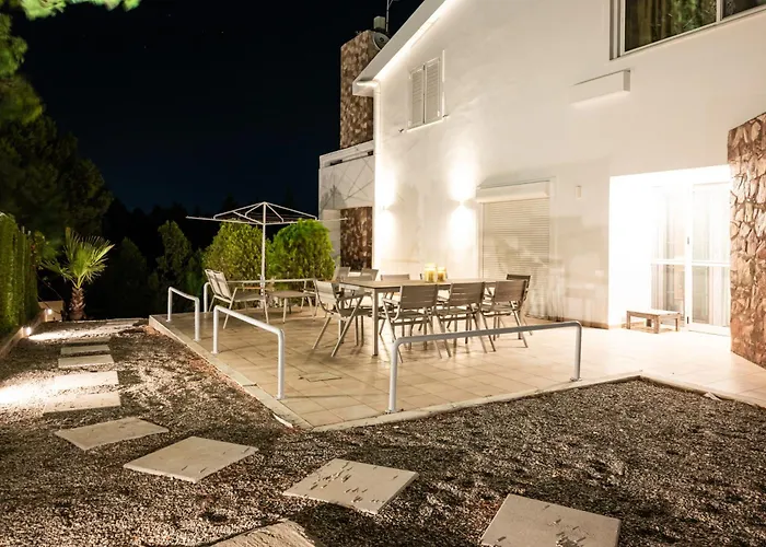 J&k Βίλα Καλυθιές