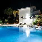 J&k Villa Kalithies