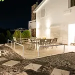 J&k Villa Kalithies